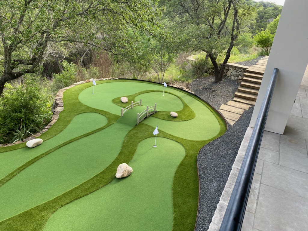 Use creative obstacles for your Kennewick mini golf course